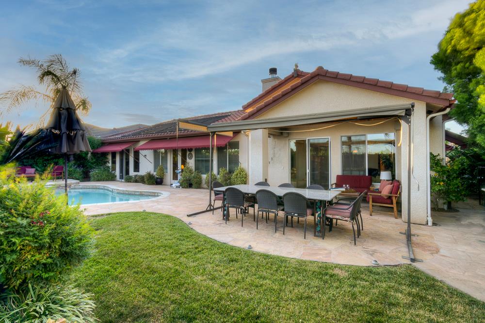 172 Omaha Ave, Clovis, CA 93619