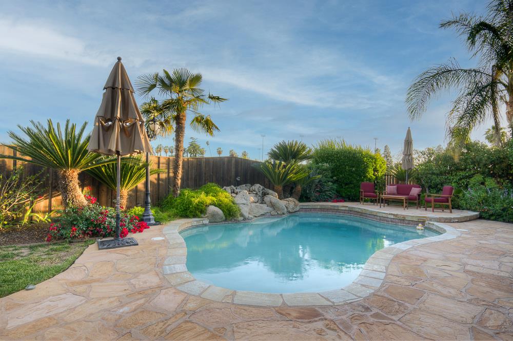 172 Omaha Ave, Clovis, CA 93619
