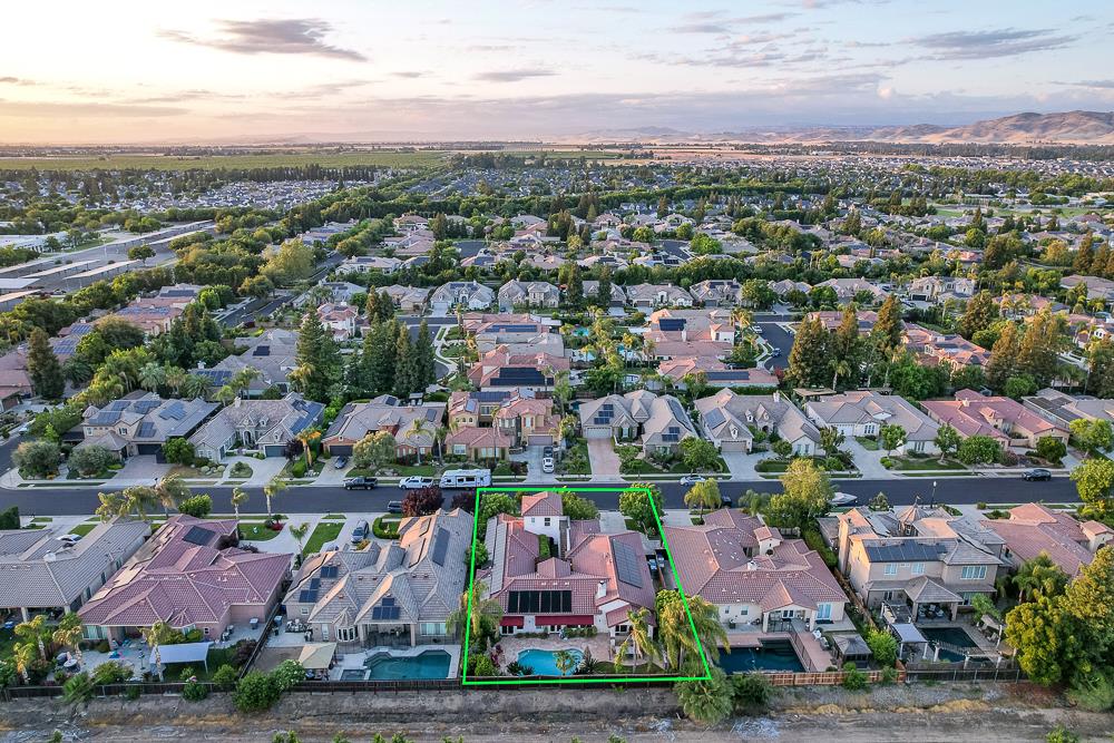 172 Omaha Ave, Clovis, CA 93619
