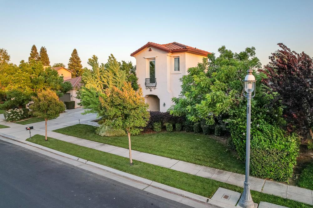 172 Omaha Ave, Clovis, CA 93619