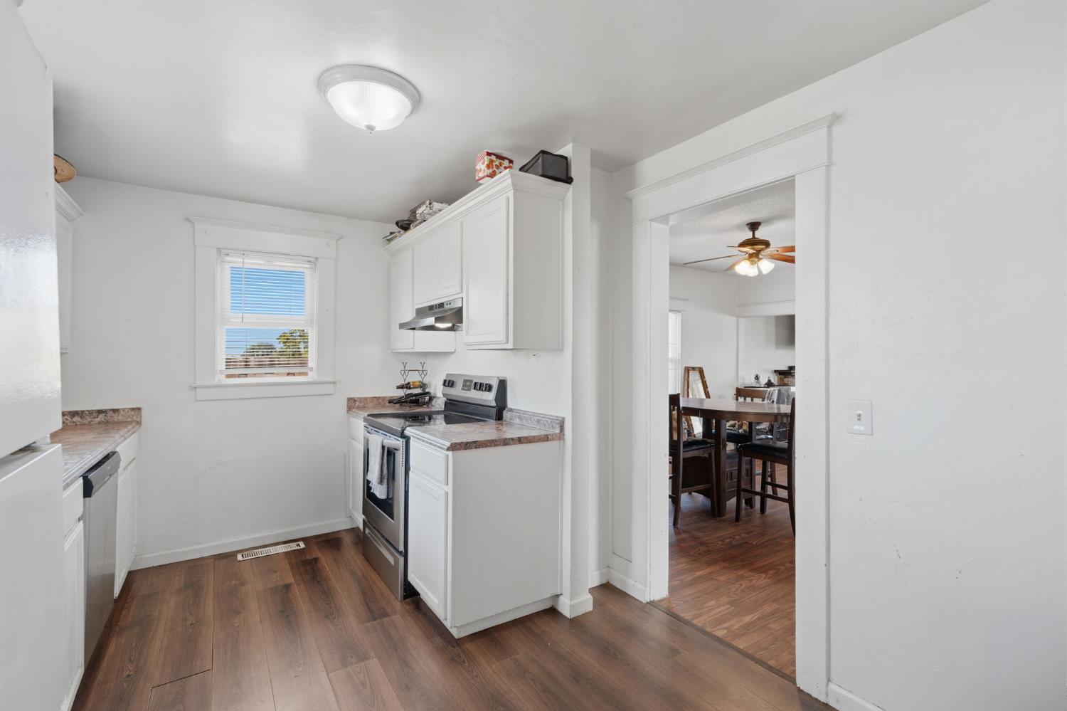 17481 Idaho Ave, Lemoore, CA 93245