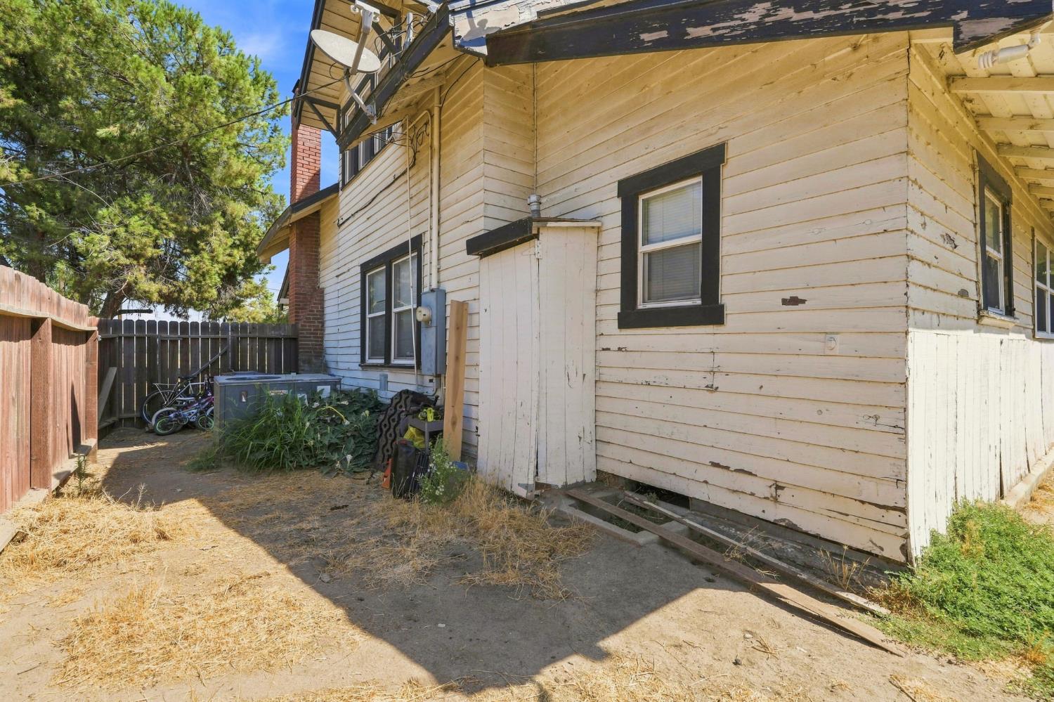 17481 Idaho Ave, Lemoore, CA 93245