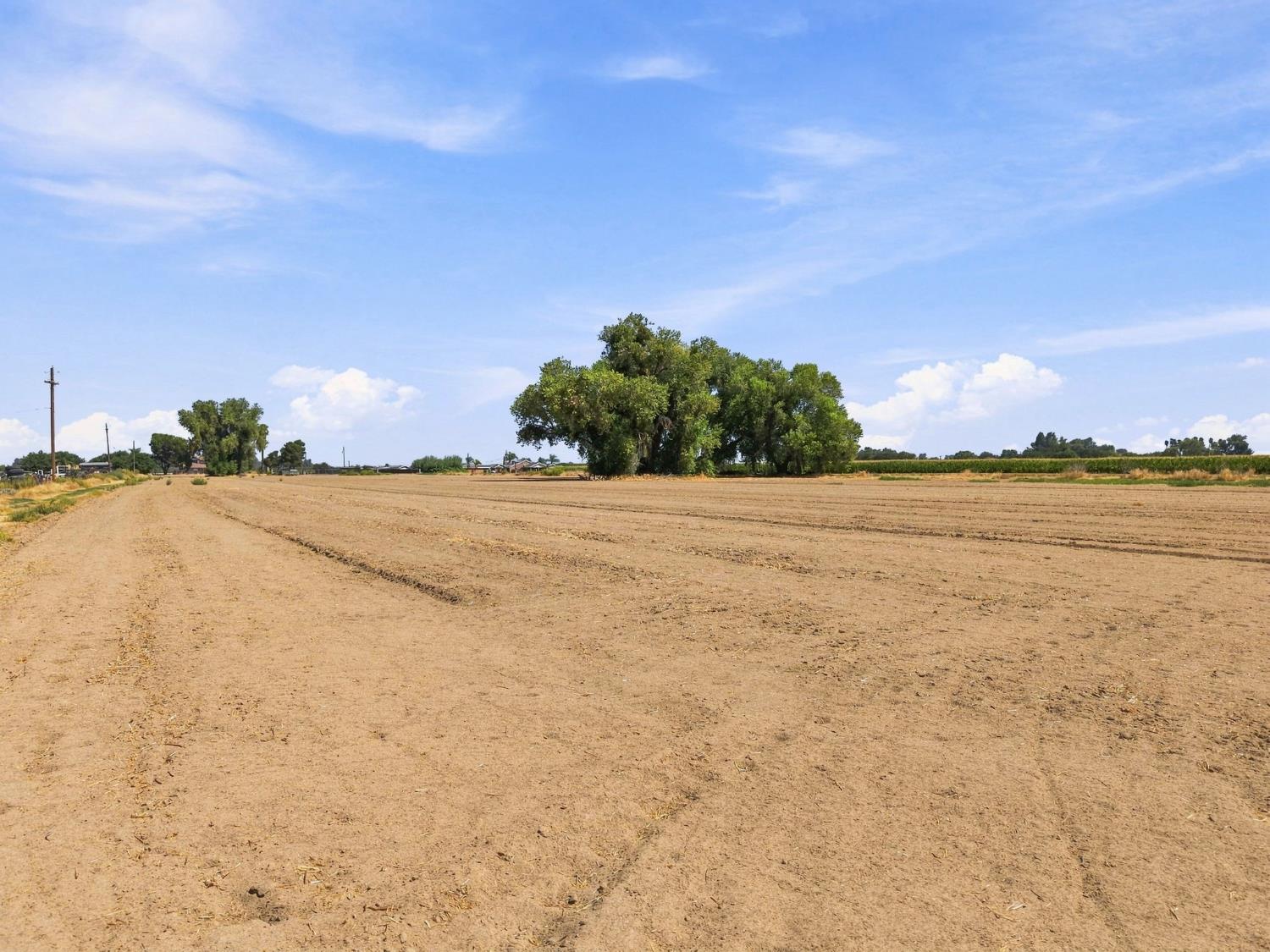 17481 Idaho Ave, Lemoore, CA 93245