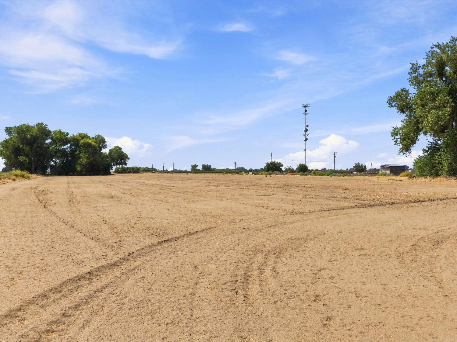 17481 Idaho Ave, Lemoore, CA 93245