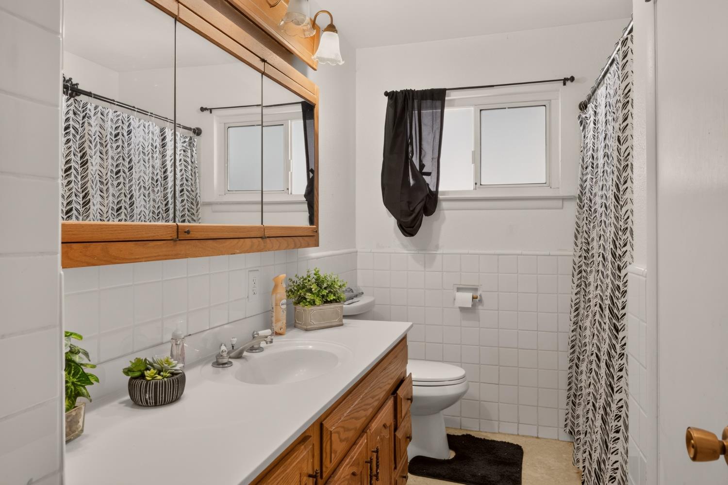 2703 E Robinson Ave, Fresno, CA 93726