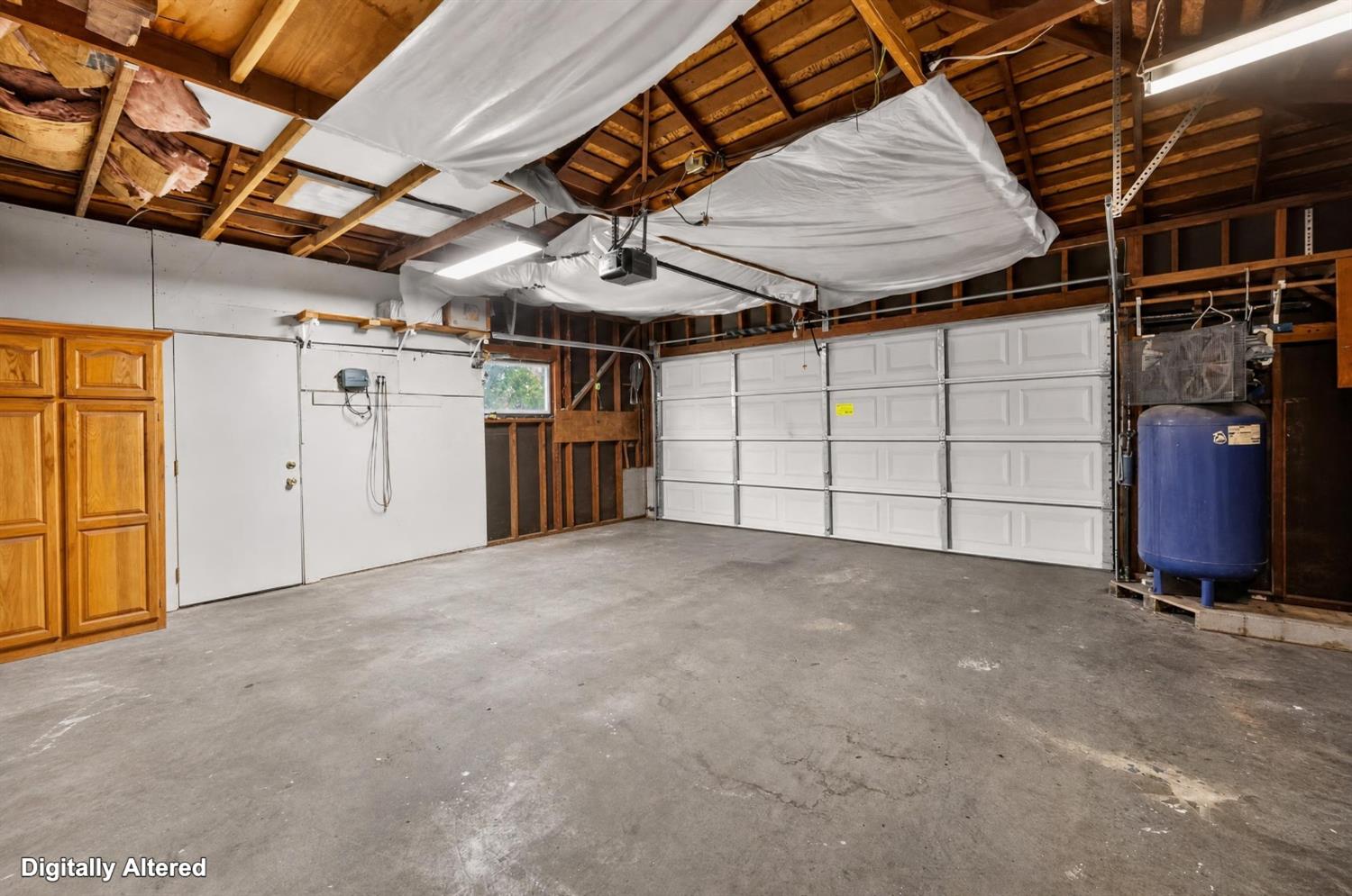 2703 E Robinson Ave, Fresno, CA 93726