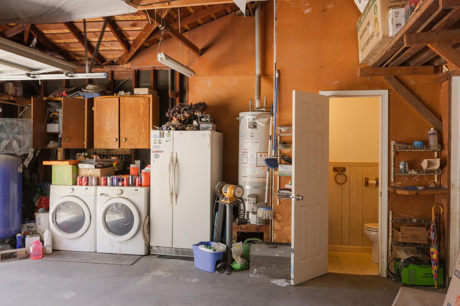 2703 E Robinson Ave, Fresno, CA 93726
