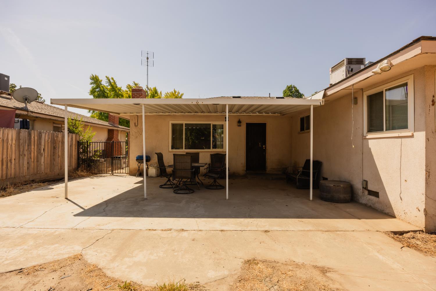 2703 E Robinson Ave, Fresno, CA 93726