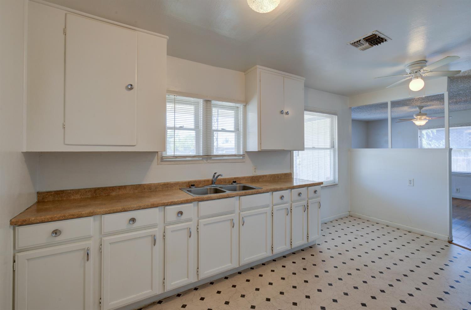 1144 W Yale Ave, Fresno, CA 93705