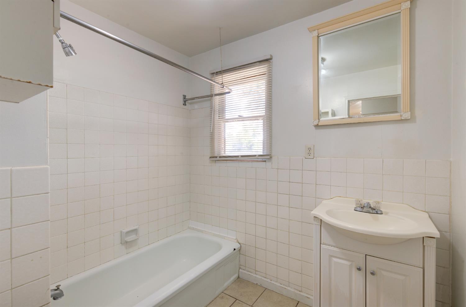 1144 W Yale Ave, Fresno, CA 93705