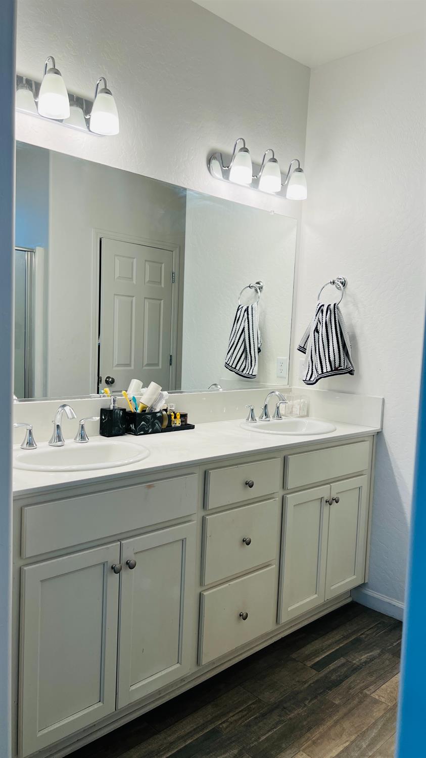 14338 W El Mar Ave, Kerman, CA 93630