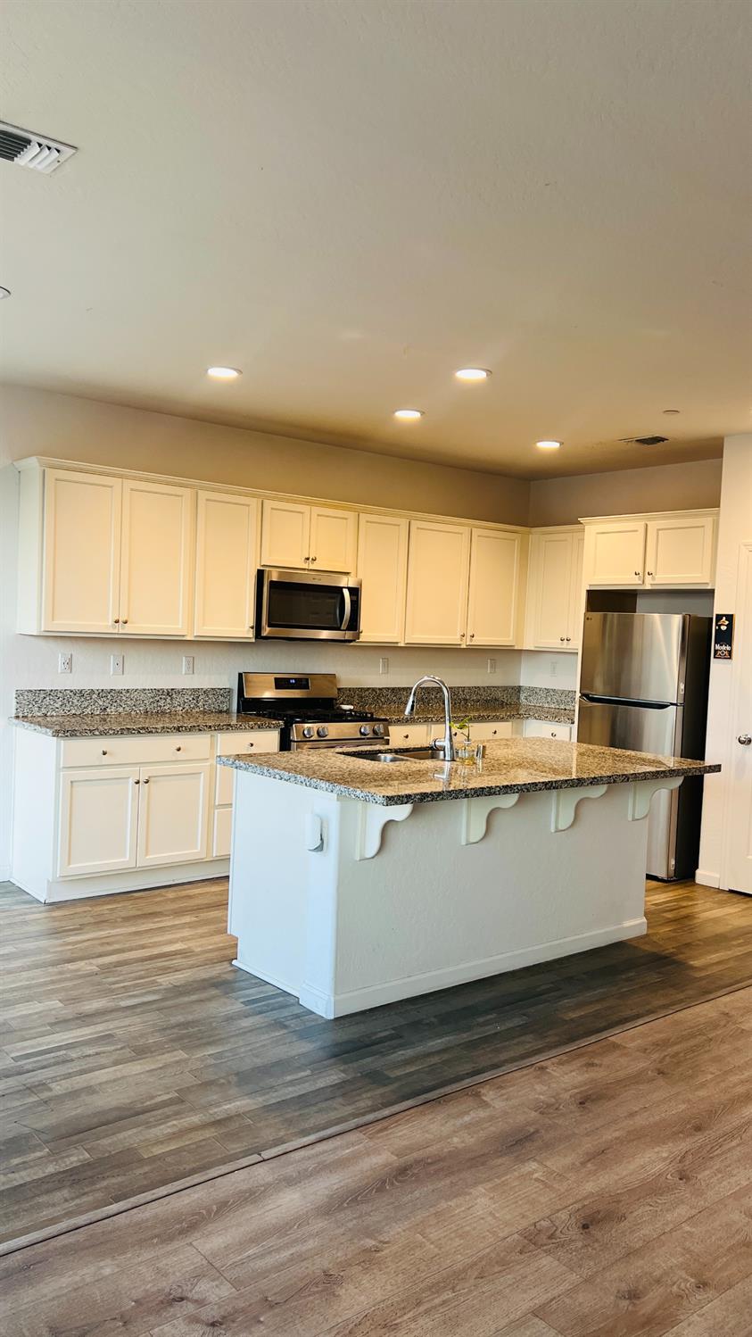 14338 W El Mar Ave, Kerman, CA 93630