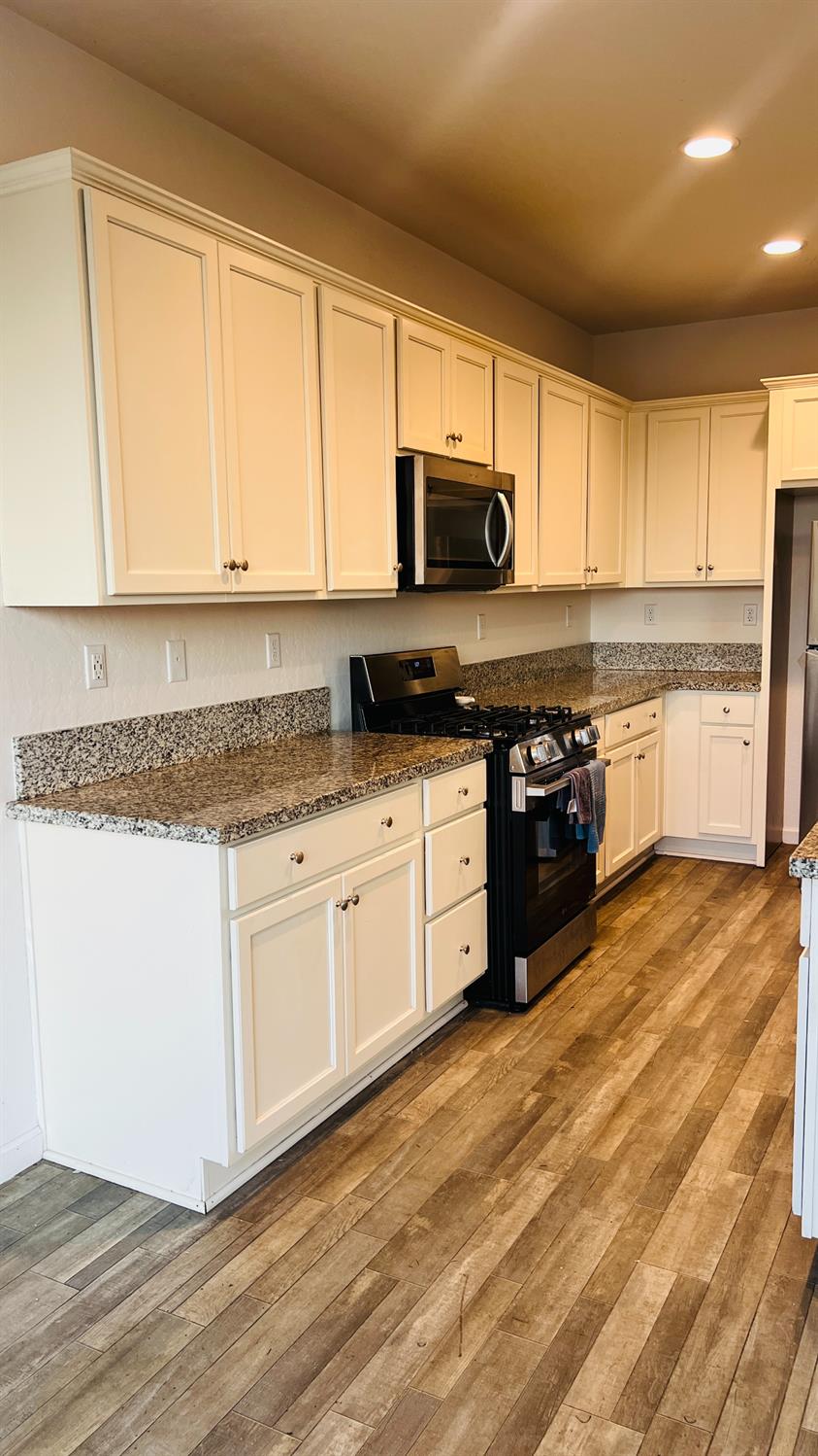 14338 W El Mar Ave, Kerman, CA 93630