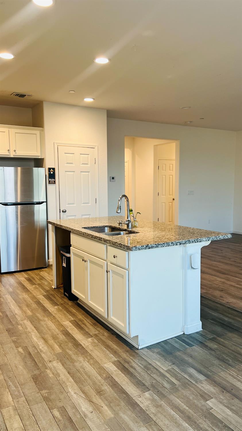 14338 W El Mar Ave, Kerman, CA 93630