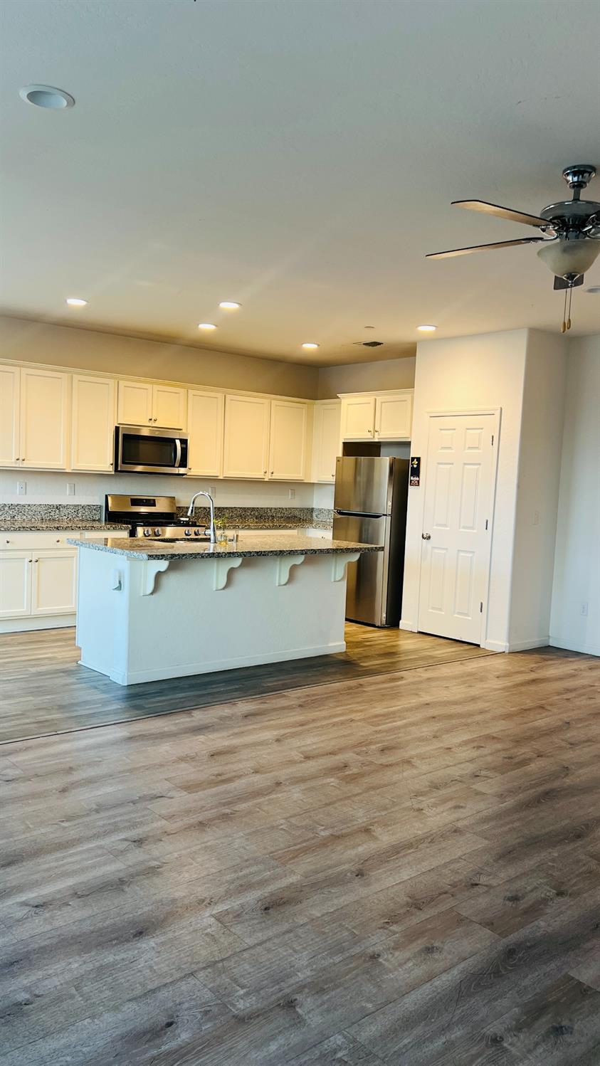 14338 W El Mar Ave, Kerman, CA 93630