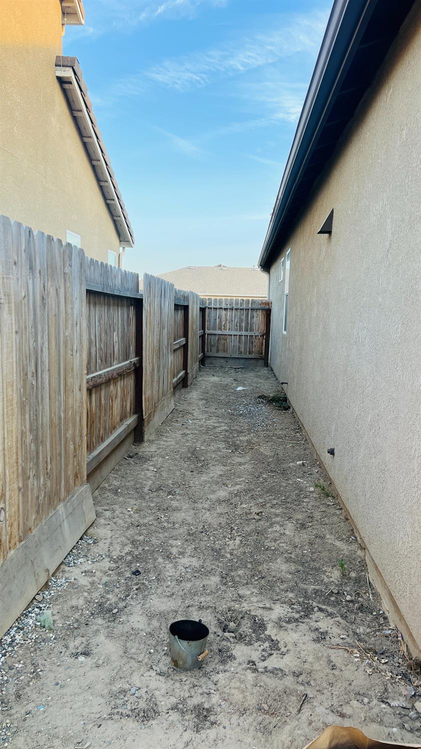 14338 W El Mar Ave, Kerman, CA 93630