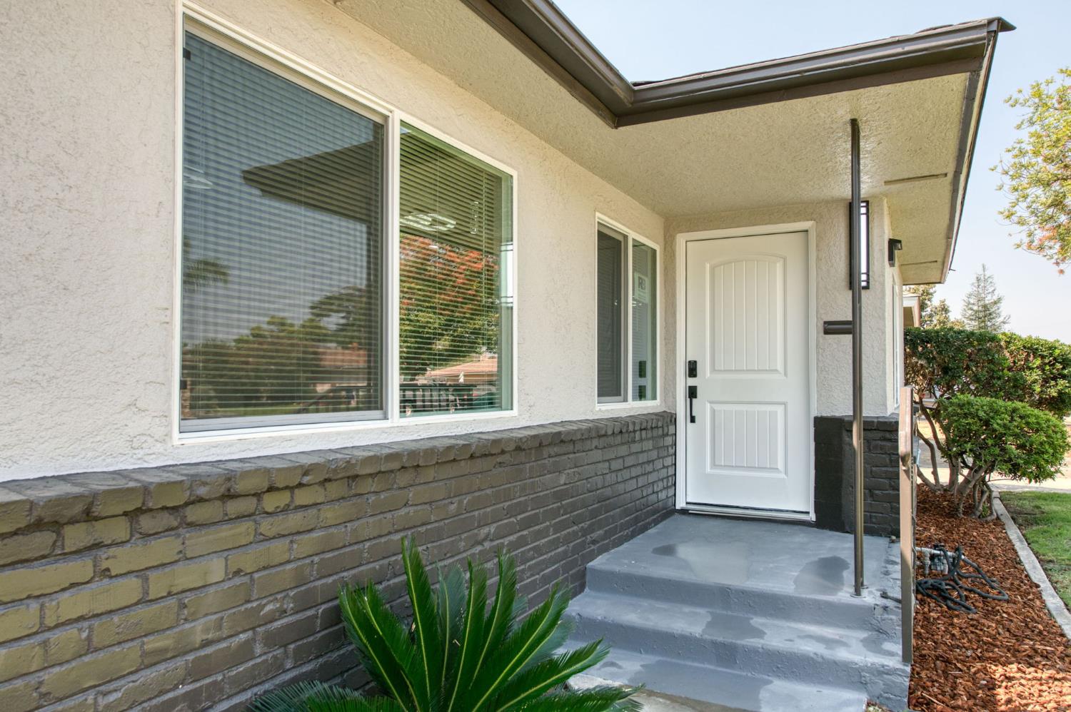 3812 E Bellaire Way, Fresno, CA 93726