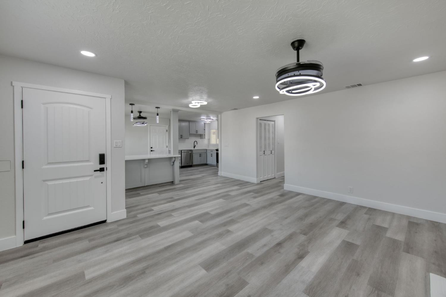3812 E Bellaire Way, Fresno, CA 93726