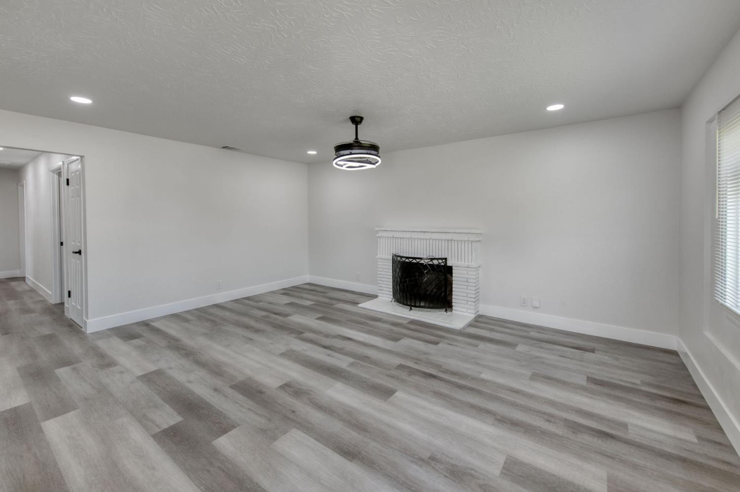 3812 E Bellaire Way, Fresno, CA 93726