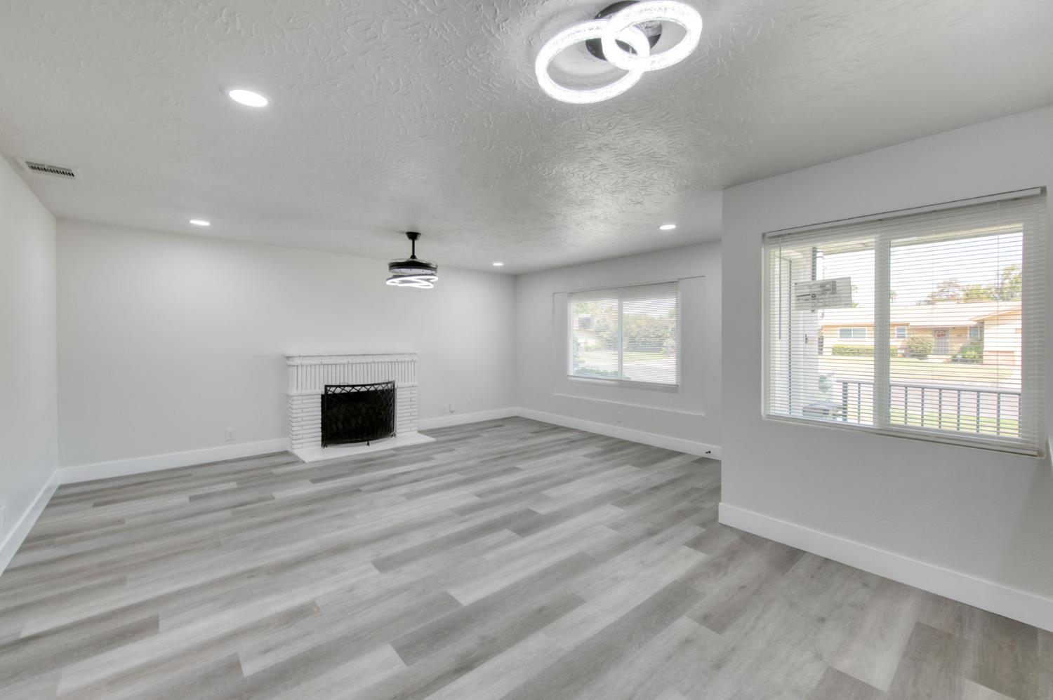 3812 E Bellaire Way, Fresno, CA 93726