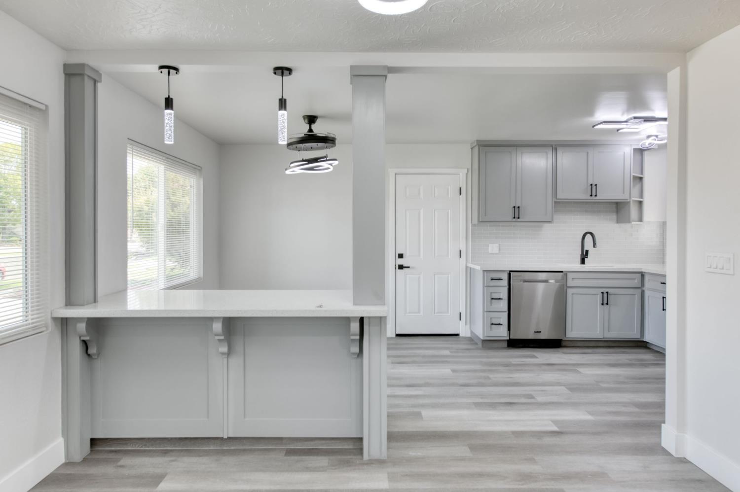 3812 E Bellaire Way, Fresno, CA 93726