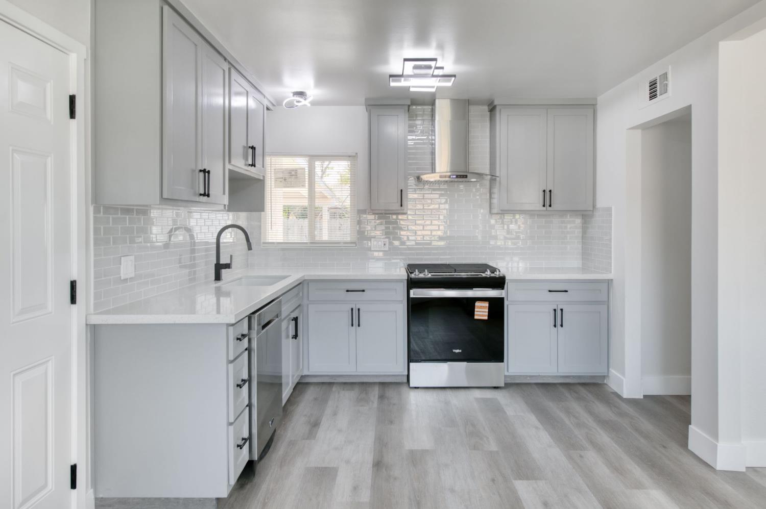 3812 E Bellaire Way, Fresno, CA 93726