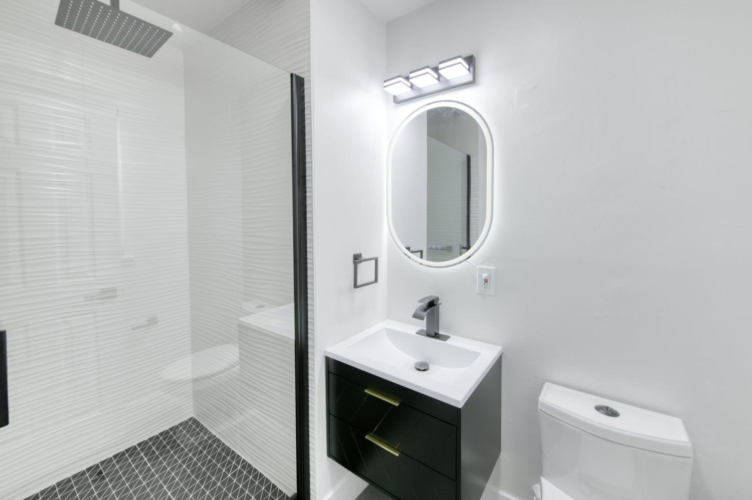 3812 E Bellaire Way, Fresno, CA 93726
