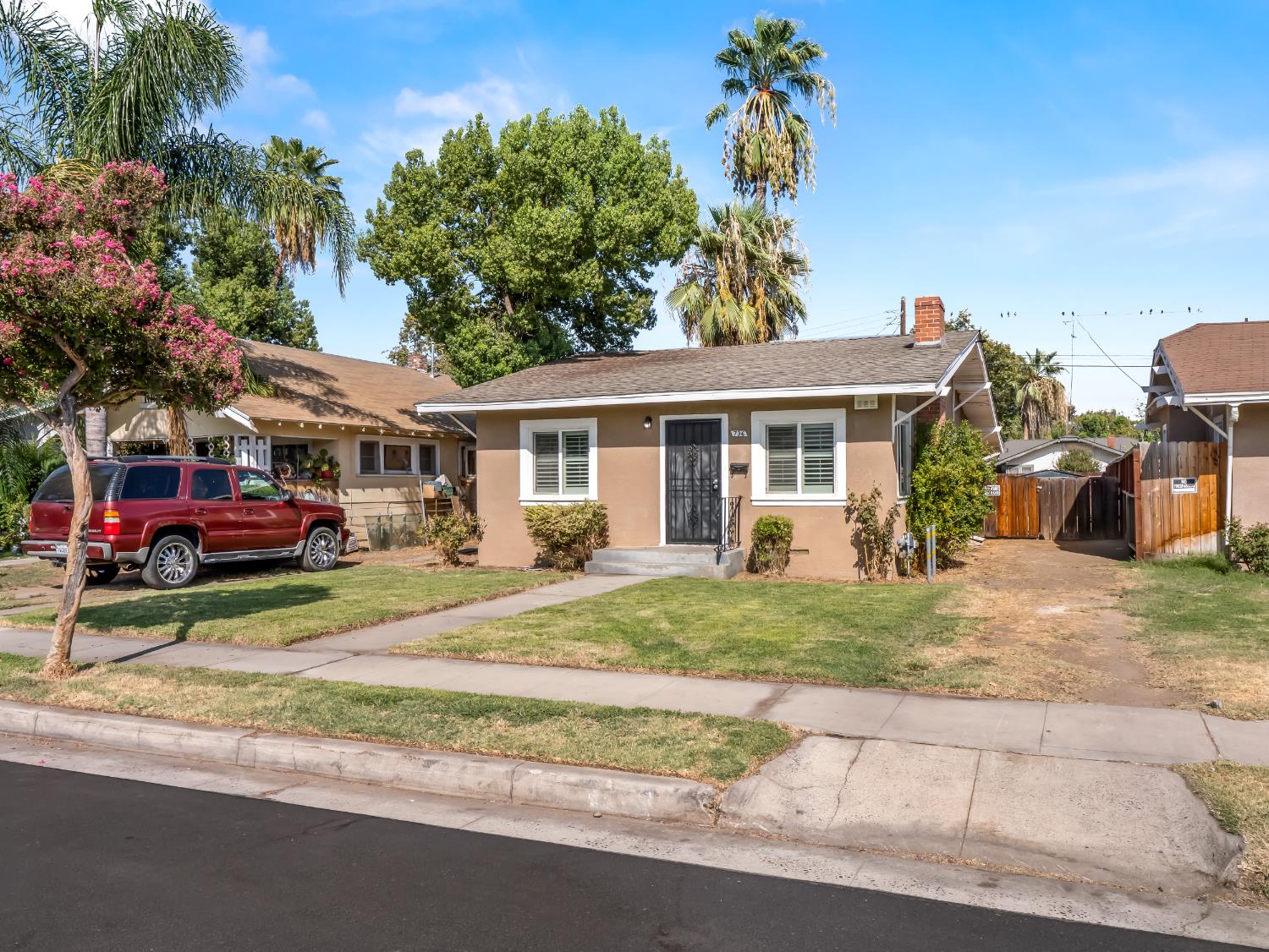 736 N Farris Ave, Fresno, CA 93728