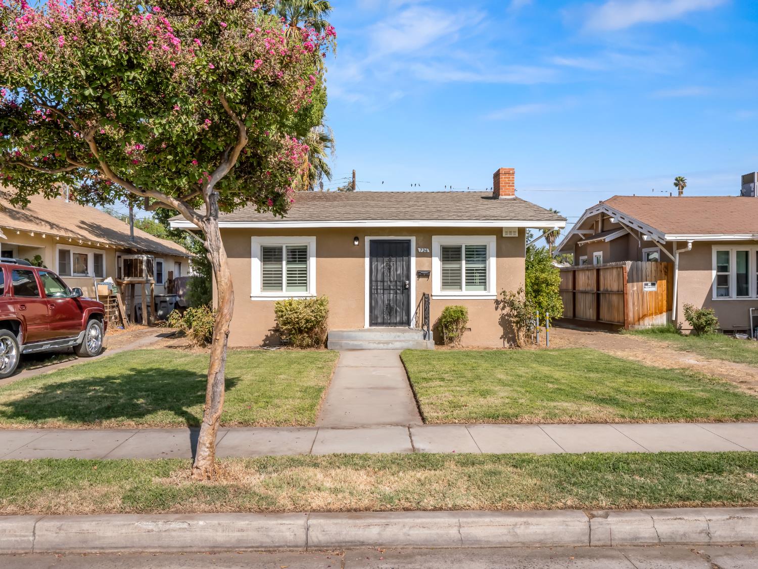 736 N Farris Ave, Fresno, CA 93728