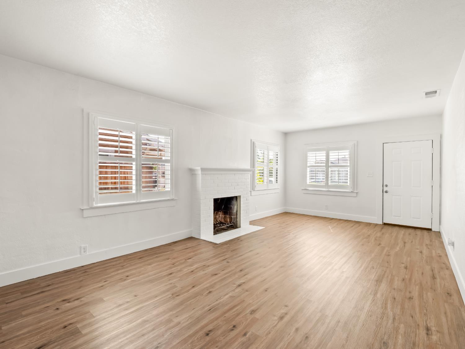 736 N Farris Ave, Fresno, CA 93728