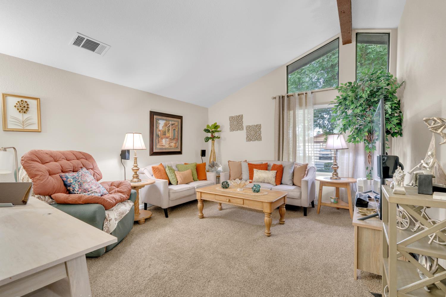 1995 Vartikian Ave, Clovis, CA 93611