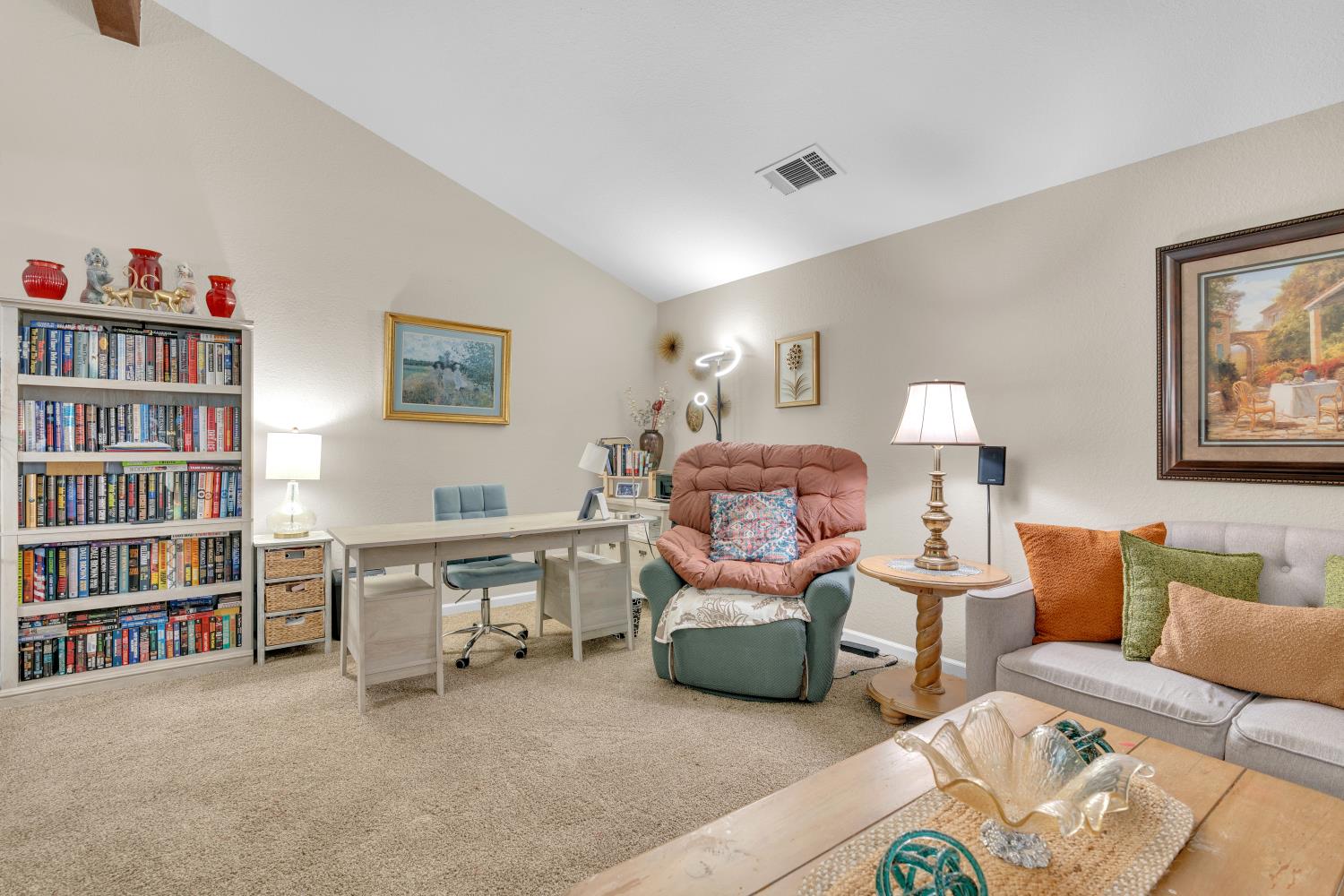 1995 Vartikian Ave, Clovis, CA 93611