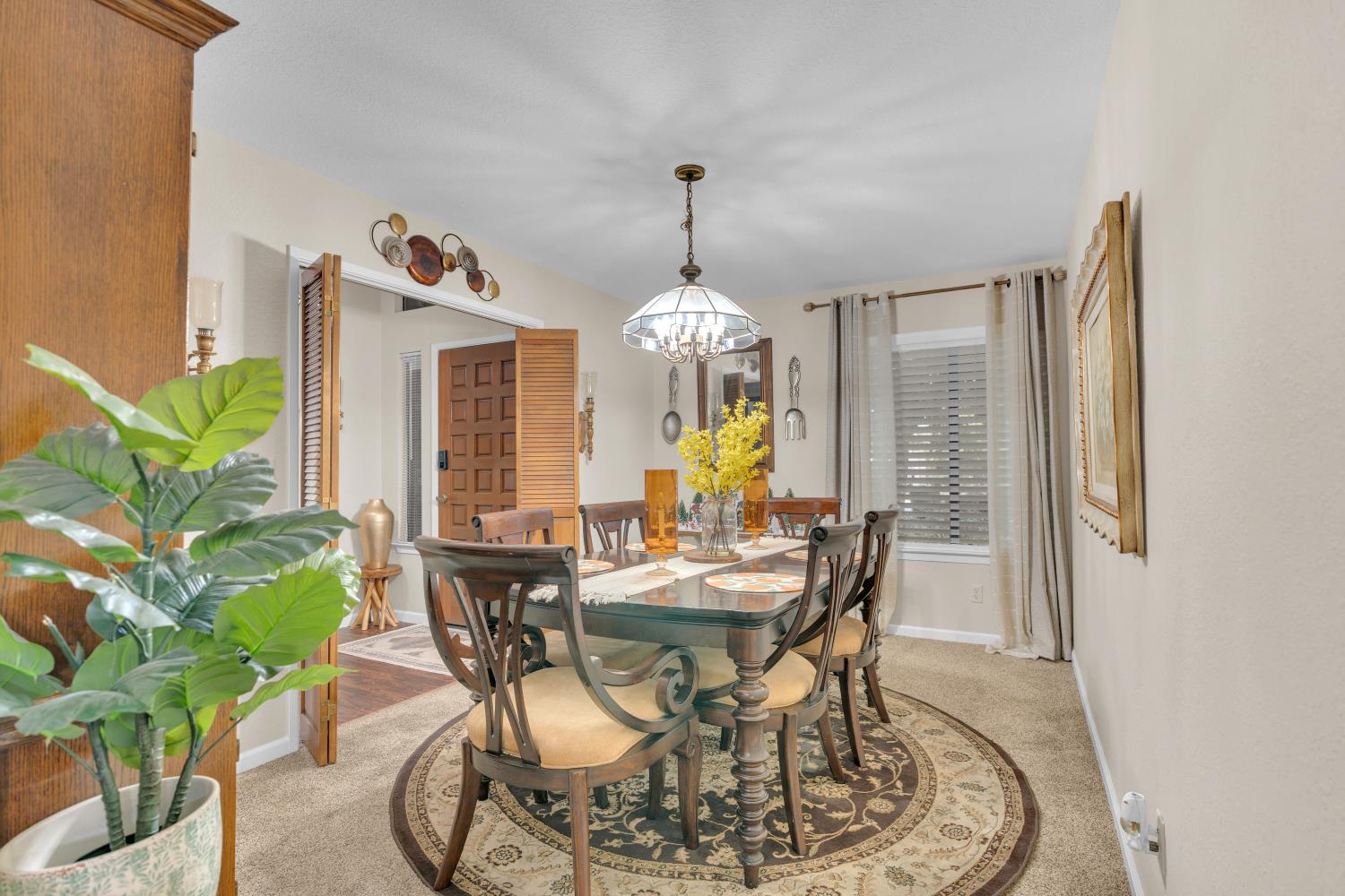 1995 Vartikian Ave, Clovis, CA 93611