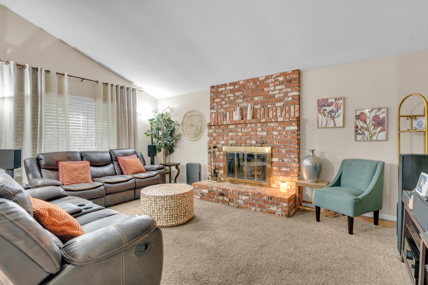 1995 Vartikian Ave, Clovis, CA 93611