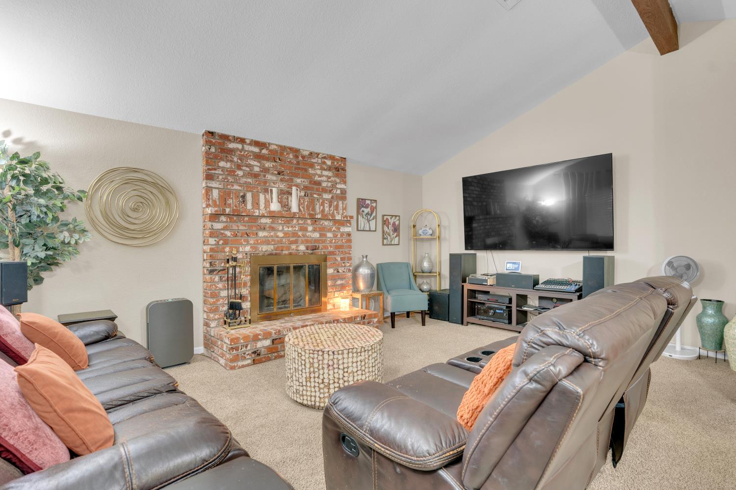 1995 Vartikian Ave, Clovis, CA 93611