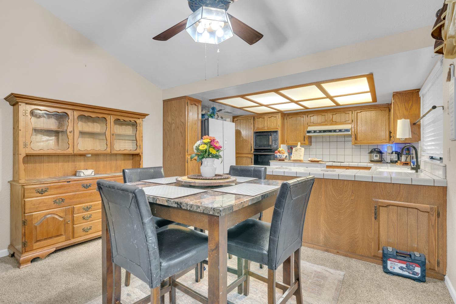 1995 Vartikian Ave, Clovis, CA 93611