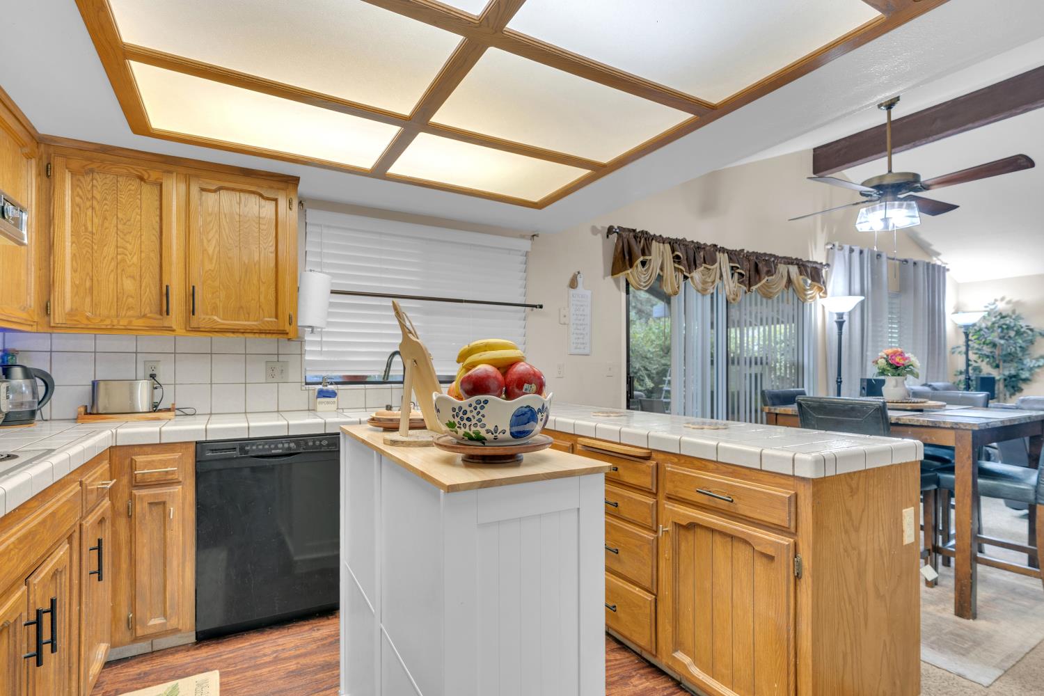 1995 Vartikian Ave, Clovis, CA 93611