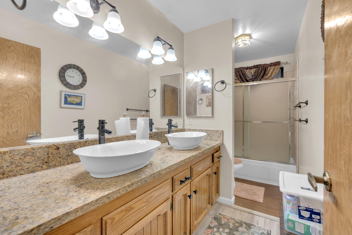 1995 Vartikian Ave, Clovis, CA 93611
