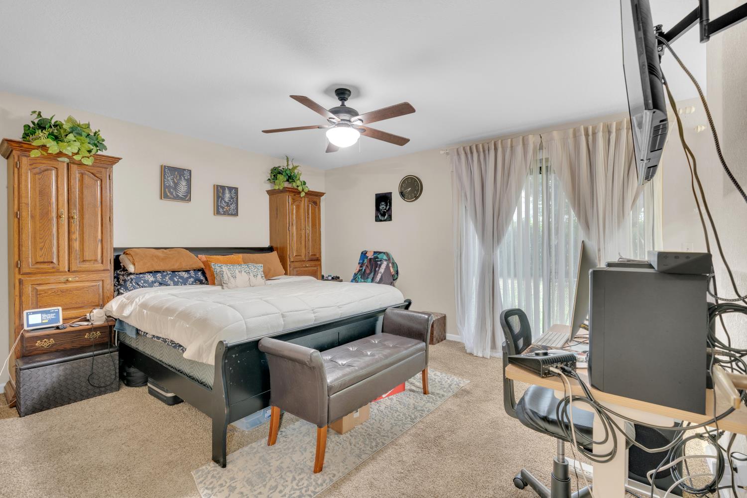 1995 Vartikian Ave, Clovis, CA 93611