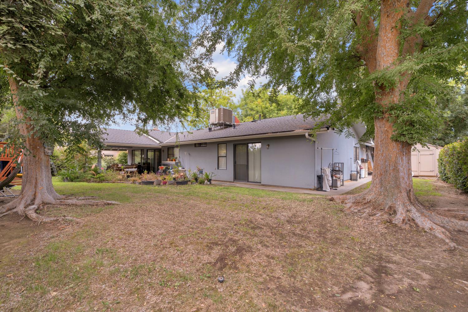 1995 Vartikian Ave, Clovis, CA 93611