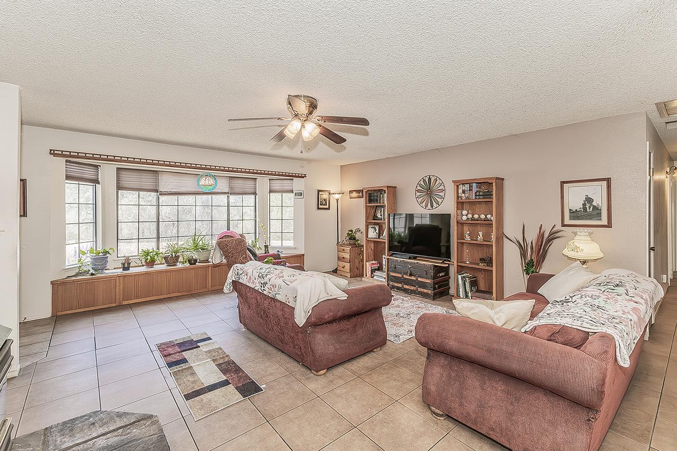 40237 Alerna Way, Oakhurst, CA 93644