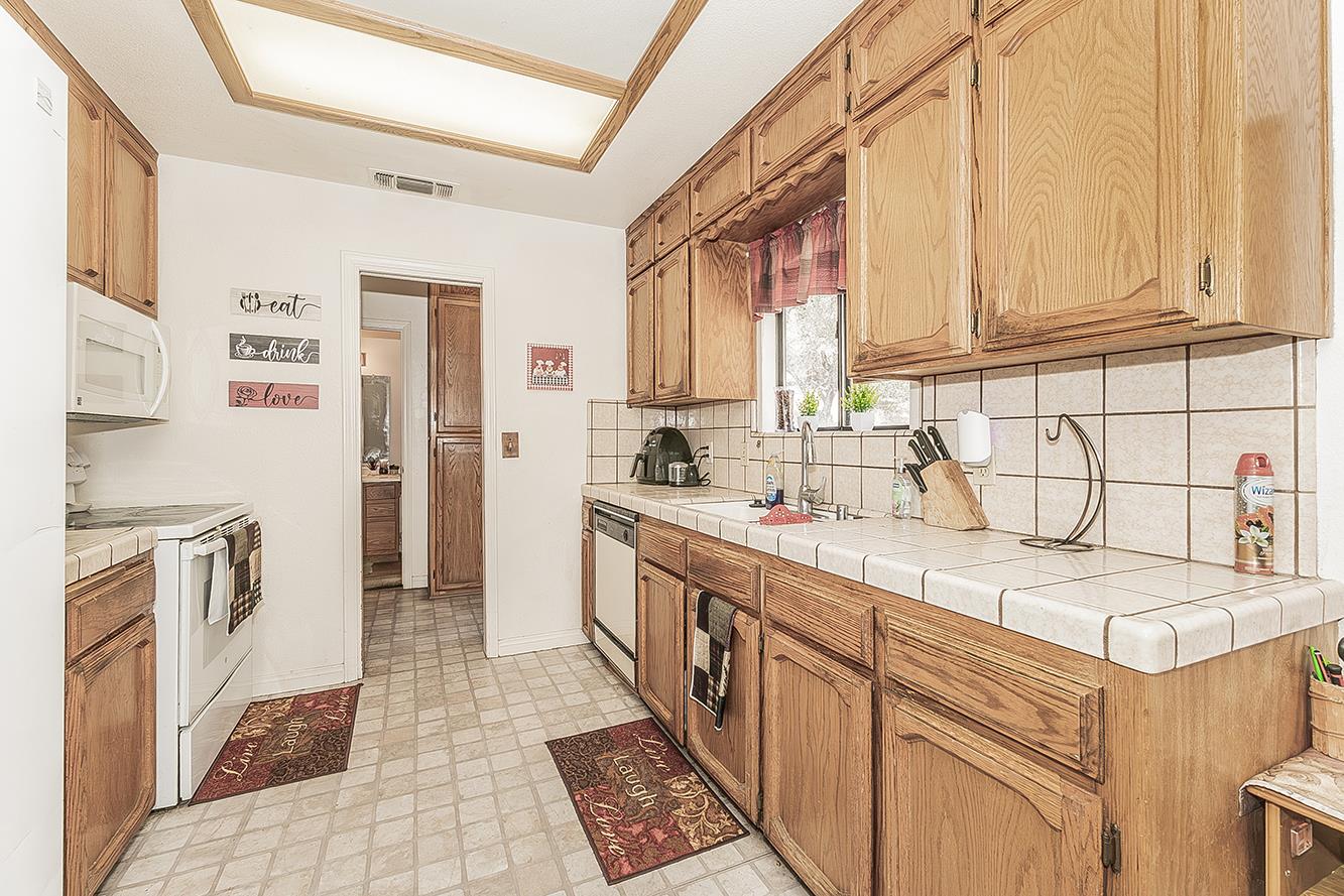 40237 Alerna Way, Oakhurst, CA 93644