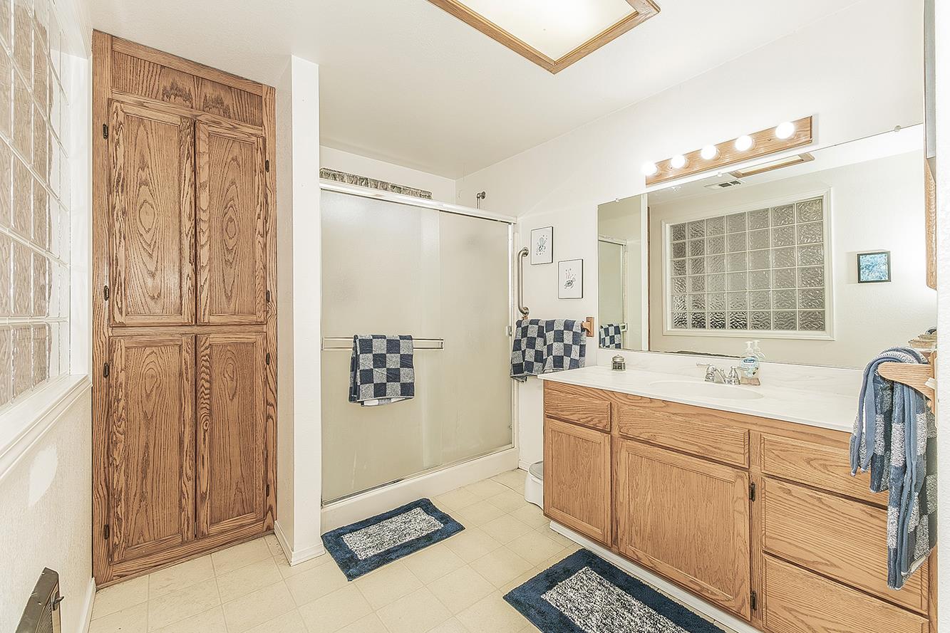 40237 Alerna Way, Oakhurst, CA 93644