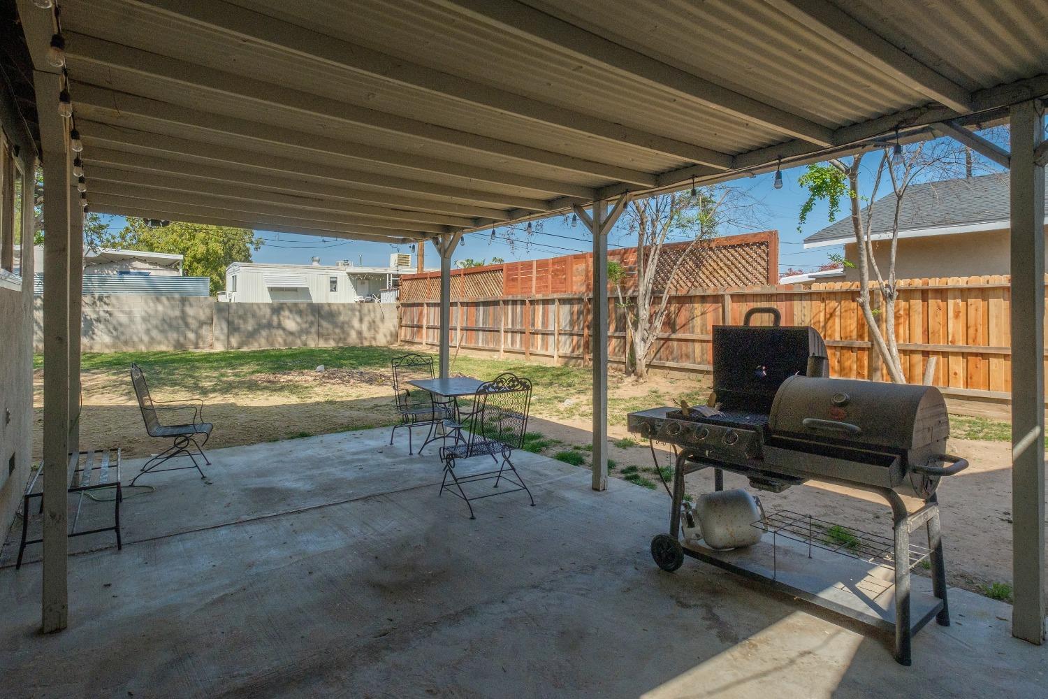 154 W Palo Alto Ave, Fresno, CA 93704