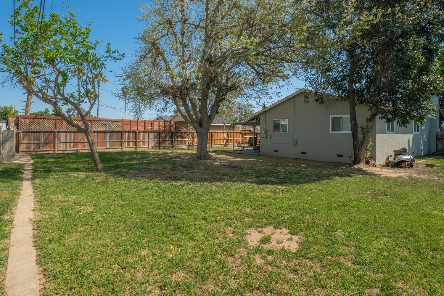 154 W Palo Alto Ave, Fresno, CA 93704