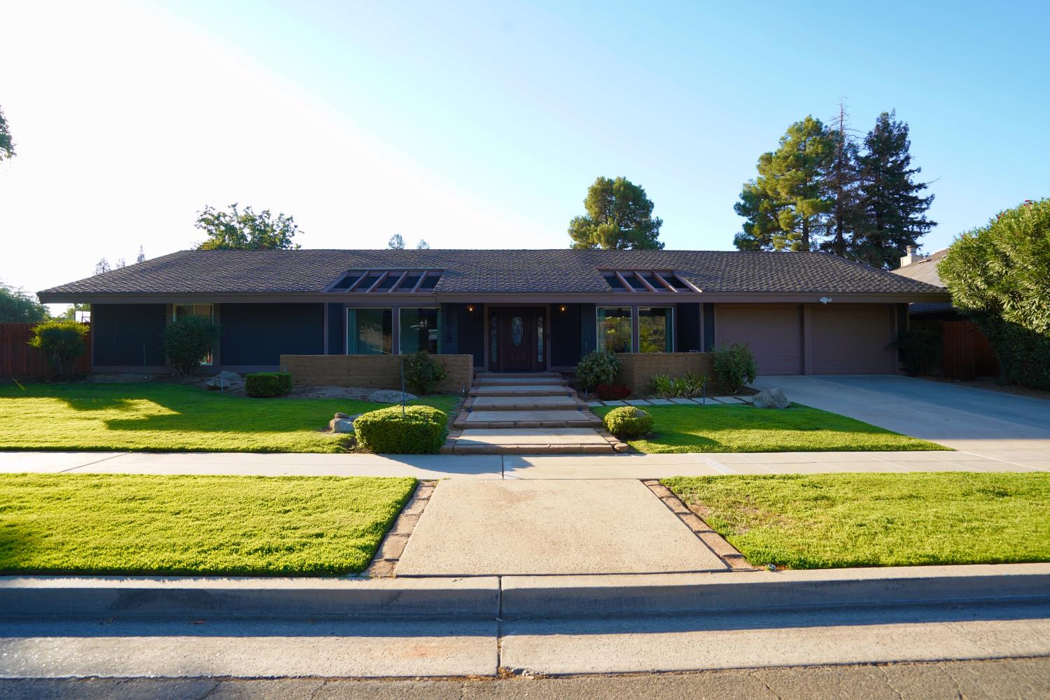 8875 N Fuller, Fresno, CA 93711