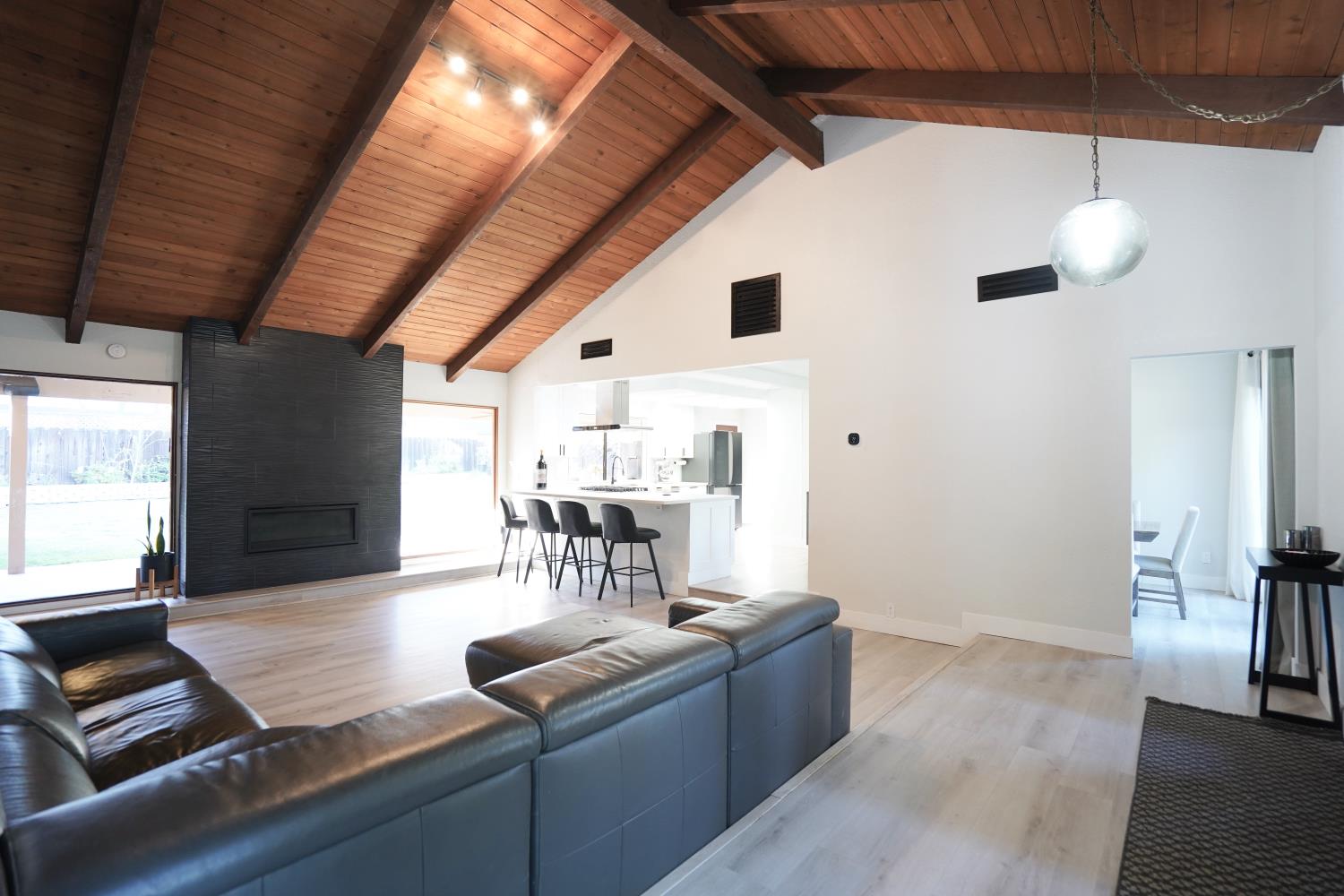 8875 N Fuller, Fresno, CA 93711