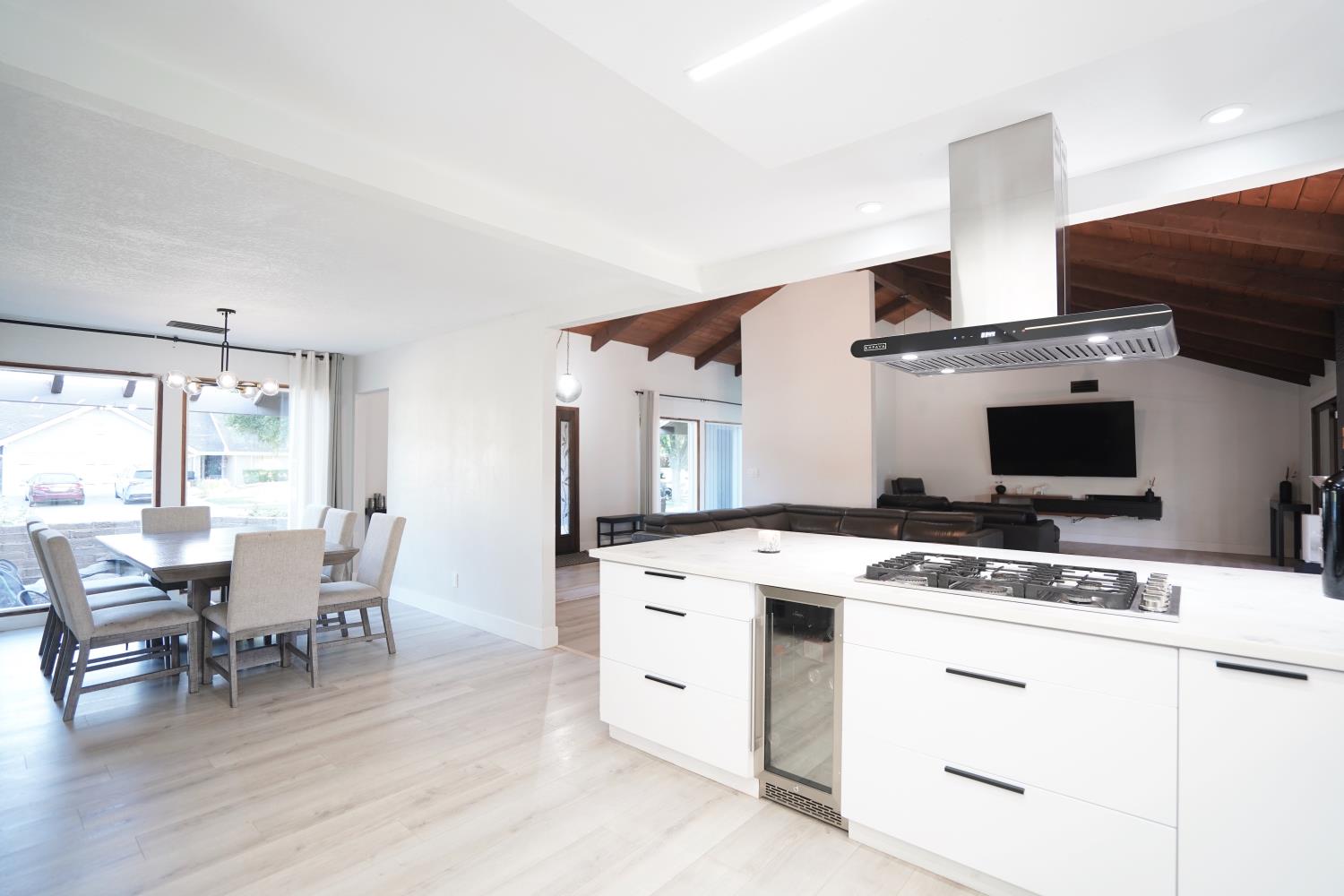8875 N Fuller, Fresno, CA 93711
