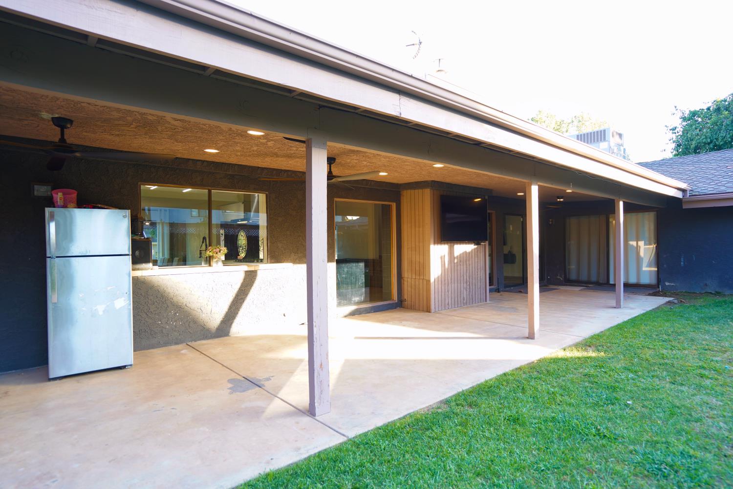 8875 N Fuller, Fresno, CA 93711