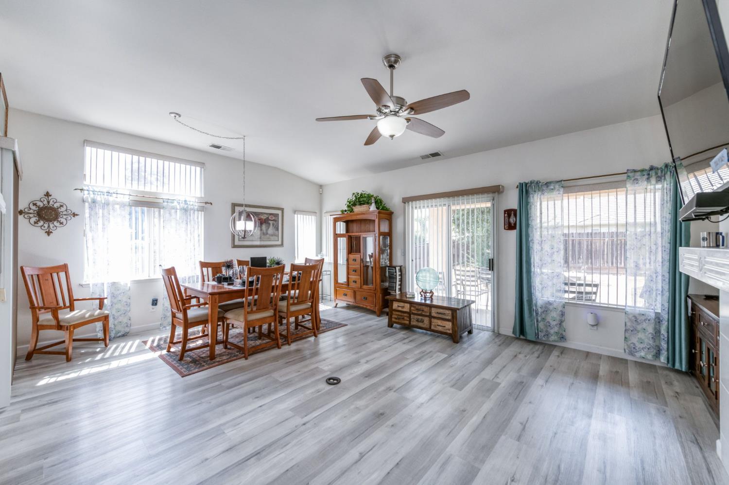 6281 N Babigian, Fresno, CA 93722